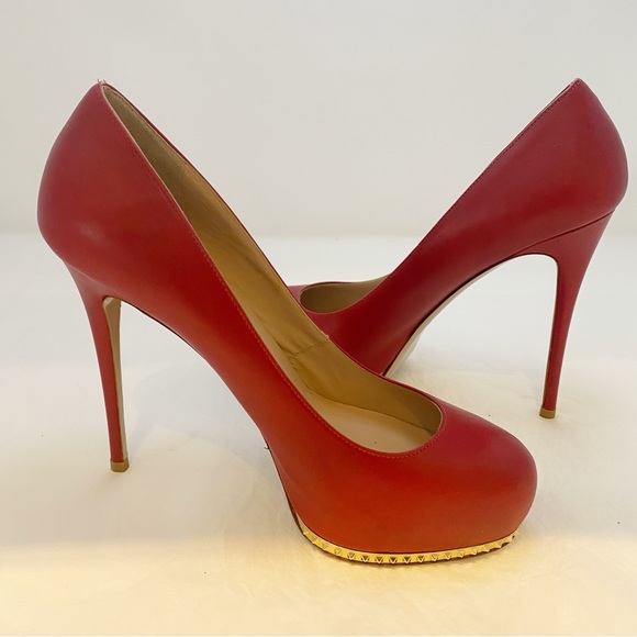 Valentino Garavani Platform Pumps in Red - 37 - Picture 4 of 16